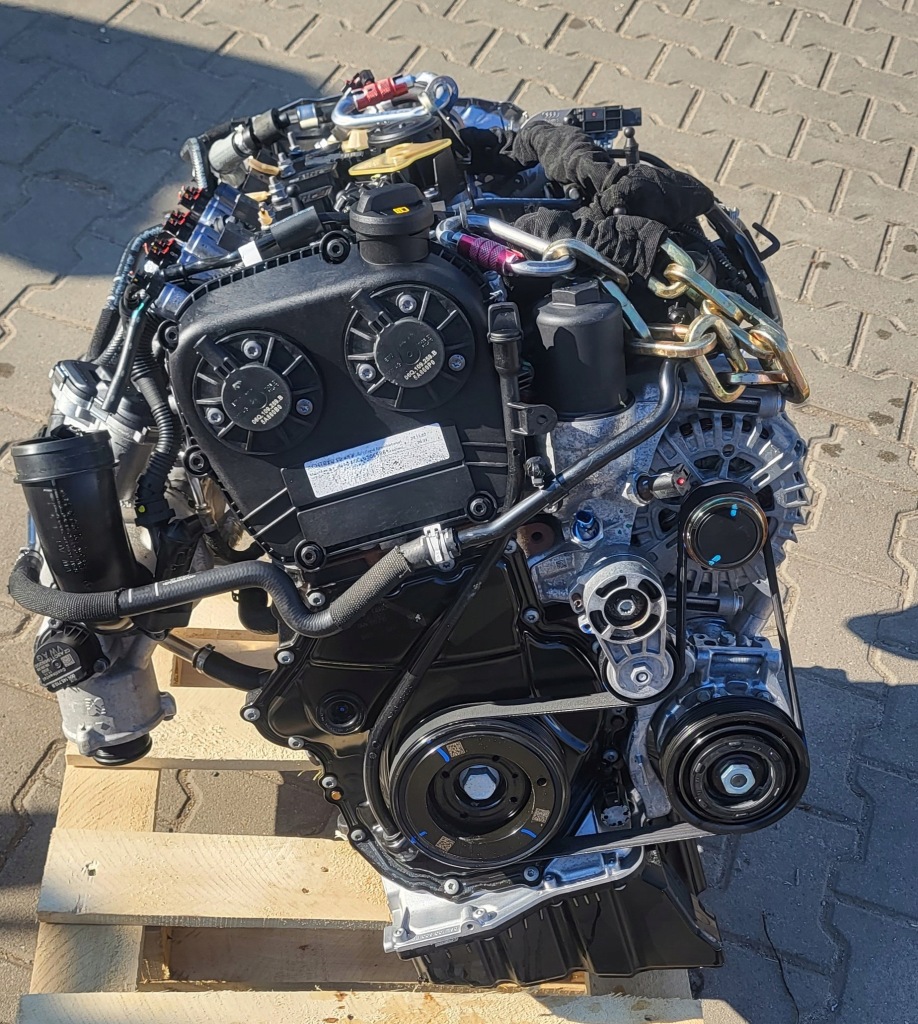 Купити Audi a4 a5 q5 a6 двигун комплектний  2.0tfsi dmt 9 tyś km 2022 рік