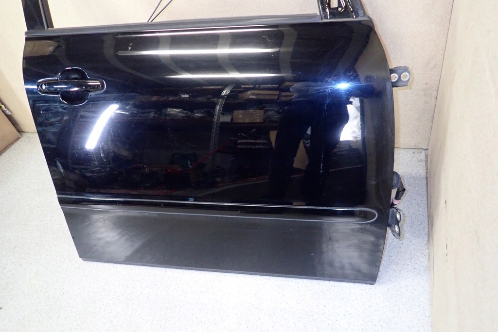 фото №4, Toyota avensis verso 01-09 дверь перед правое 202