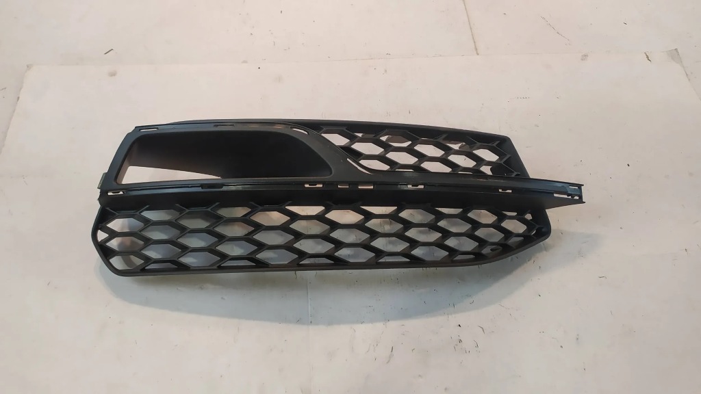 фото №1, Решётка бампера правый перед audi a3 8v