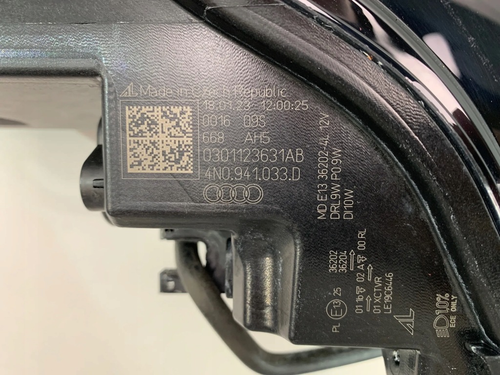 Audi a8 d5 рестайлінг  ліхтарі  перед full led ідеальне комплект uk Ціна