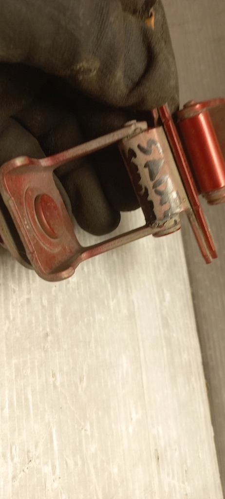 фото №4, Петля петлі кришки багажника dacia sandero i