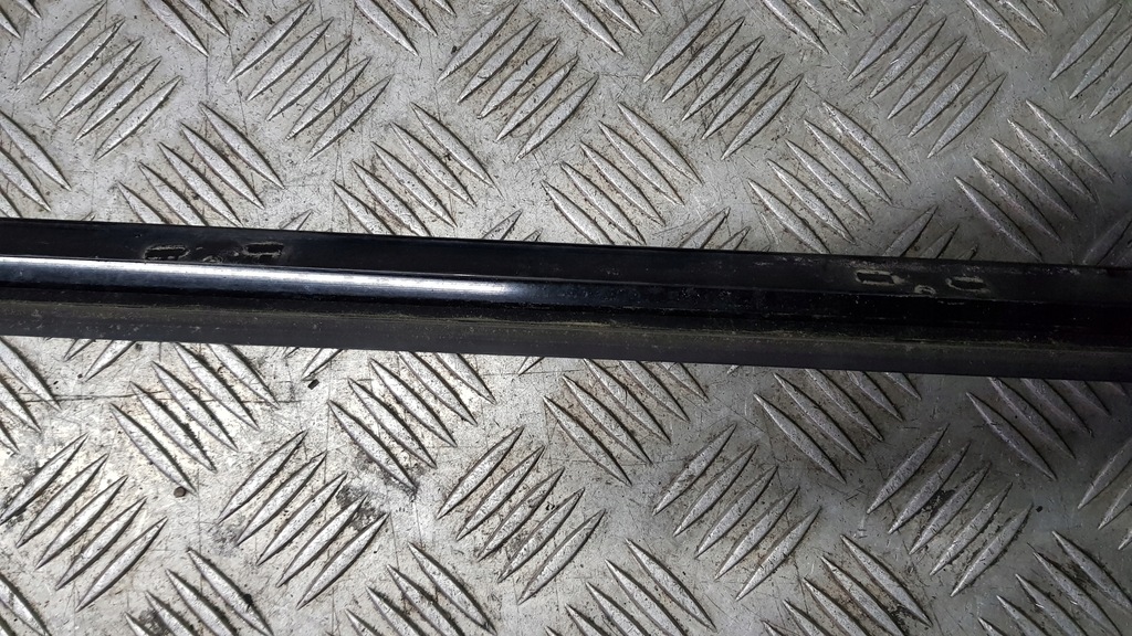 фото №10, Mercedes w203 coupe молдинг уплотнитель стекло левая