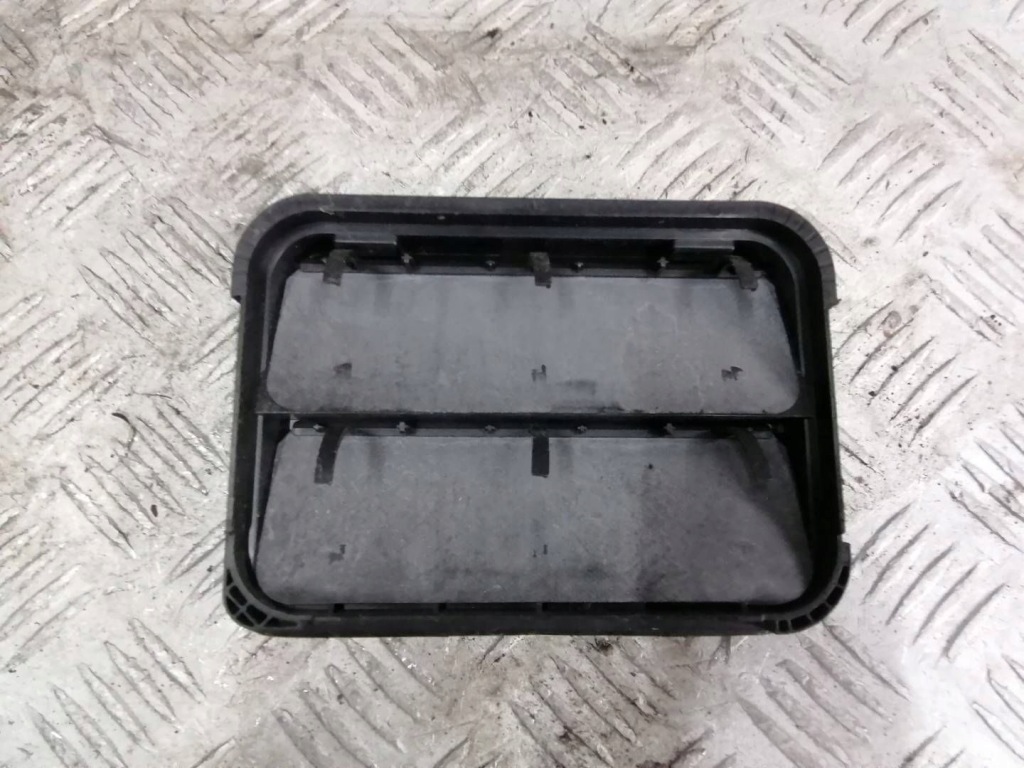 Купити Peugeot 308 3 t10 решітка вентиляційна