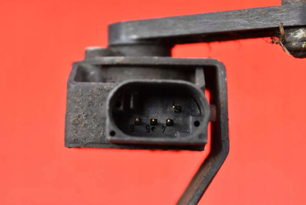 фото №9, Датчик вирівнювання ксенон лівий перед 8e0907503 audi a4 b6 00-05