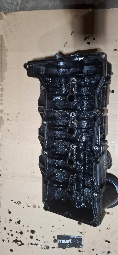 Купить Крышка клапанов bmw e60 e82 e87 2.0d 0928402069