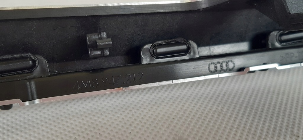 фото №9, Audi q8 dekor обивка дверь правый перед 4m8.947.212