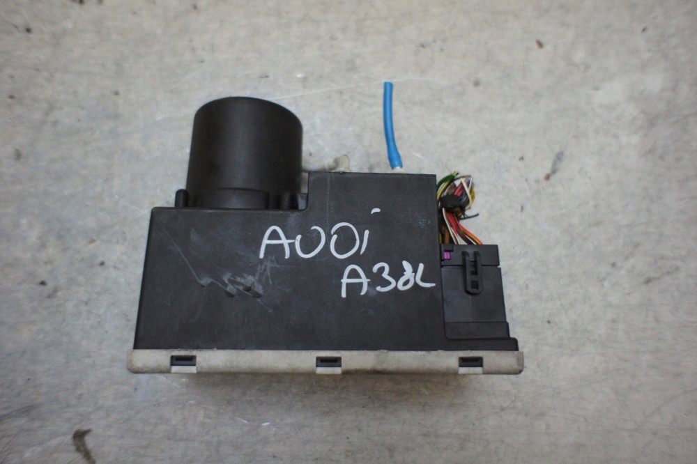 фото №1, Audi a3 8l a4 b5 помпа центрального замка 8l0862257g