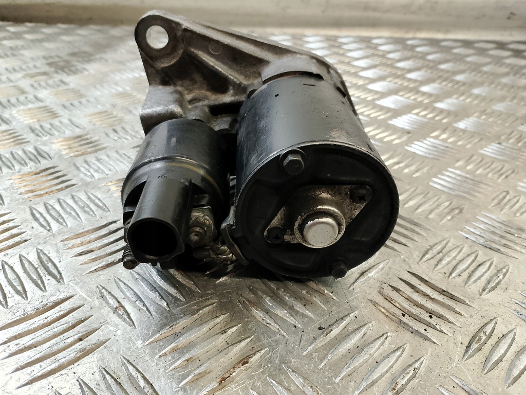 Стартер двигателя vw golf v 5 1.6 b bosch 1 005 831 281 Оригинал