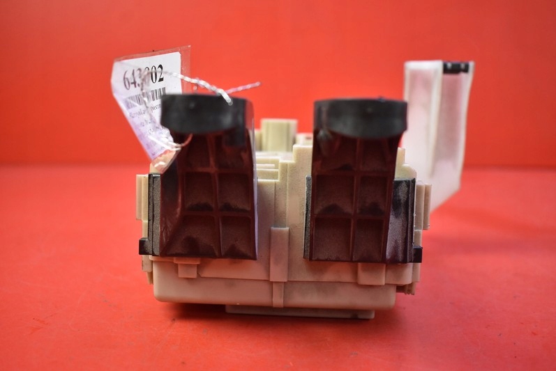 фото №8, Коробка запобіжників bsi 8273005j60 toyota avensis t27 2.0 d-4d 143 km