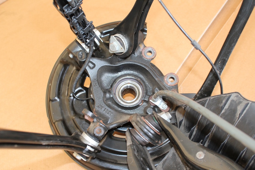 фото №6, Поворотный кулак левая задняя bmw 1 f20 f21 2.0 d