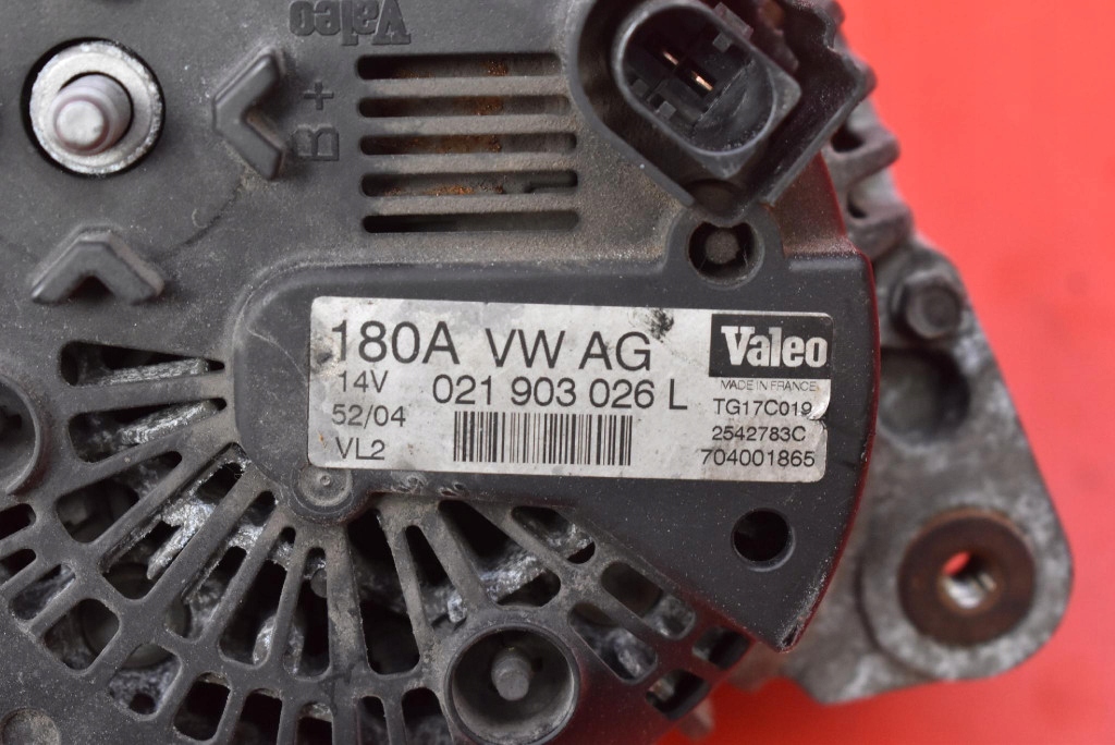 Генератор 021903026l vw passat b6 2.0 tdi 140 km 05-10 с Разборки