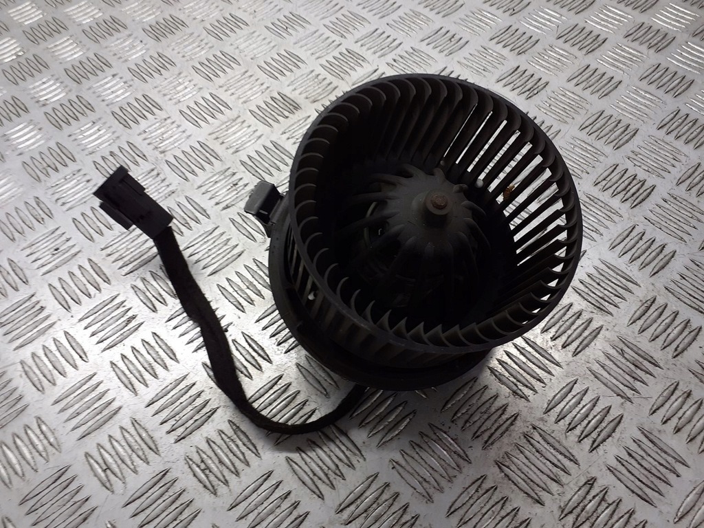фото №1, Вентилятор обдув dacia logan 8200486104