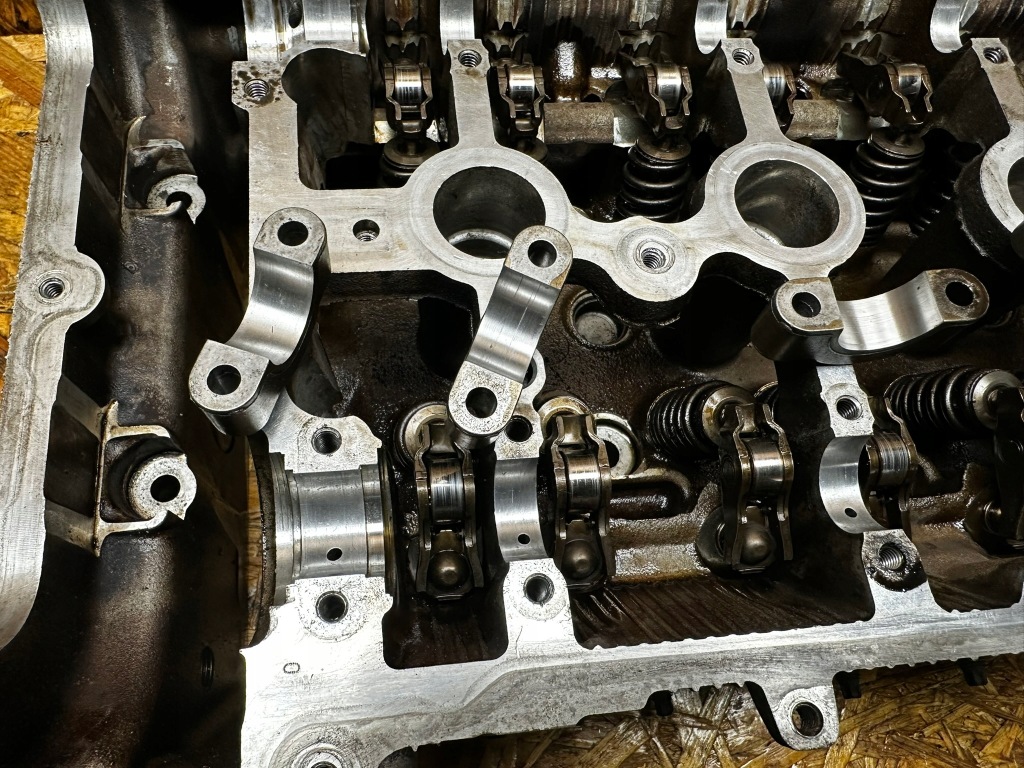 Головка валы комплектная 1.6 thp peugeot citroen mini 753471080 Цена