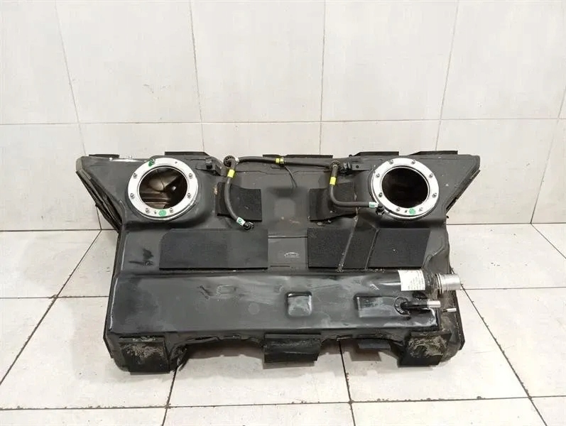 Купити Ferrari 812 superfast f152m fuel бак 341208