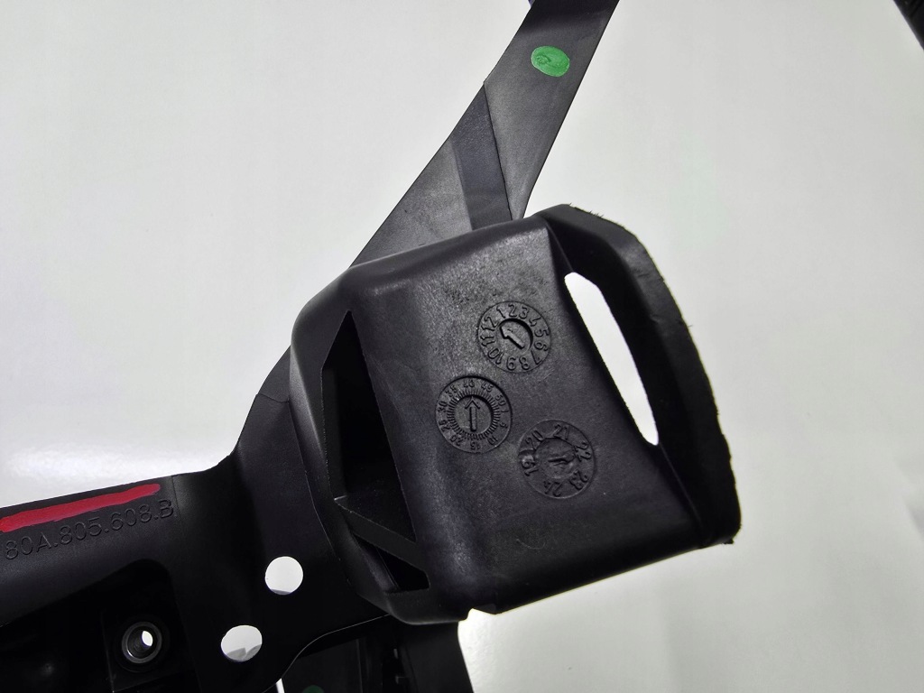 Кронштейн  кронштейн держатель фары audi q5 2 рестайлинг  80a 21- правая  oem 80a805608b Доставка