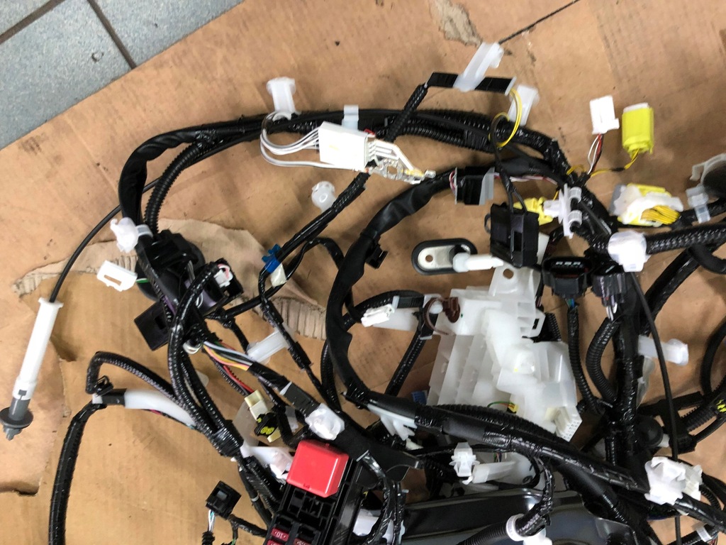 фото №10, Toyota yaris iv электропроводка жгут салона салон