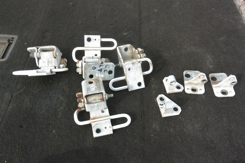 фото №2, Петля дверь перед задняя vw passat cc lift lc9a