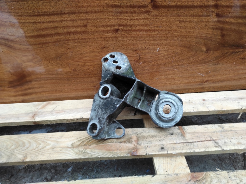 фото №5, Кронштейн двигуна ліва audi s6 a6 4.2 v8 c5 4b3199351c