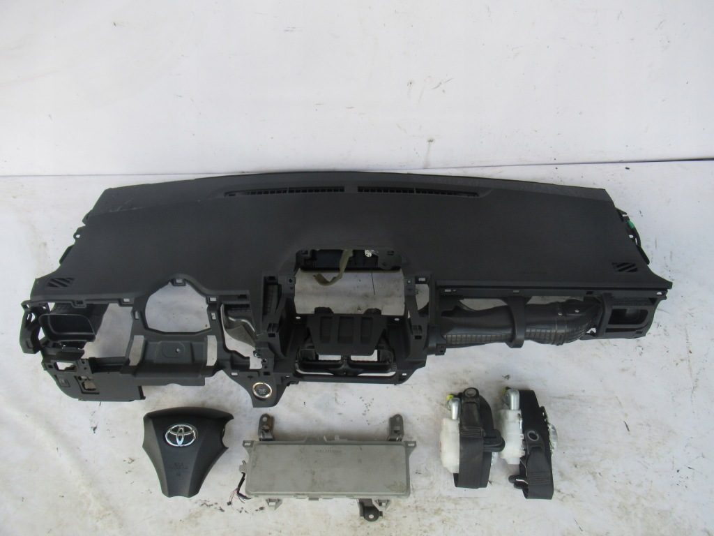 фото №1, Приборная панель консоль подушка безопасности натяжители toyota iq