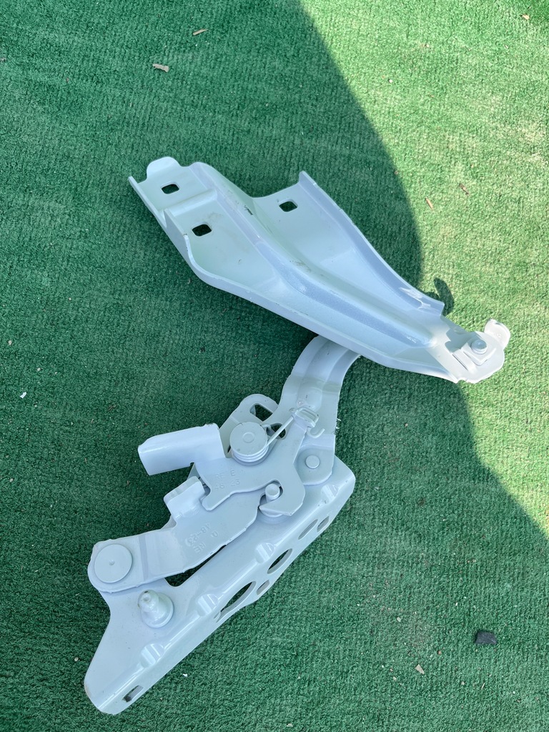 фото №10, Mercedes w206 оригинальный петли капот комплект a2068803801 a2068803901