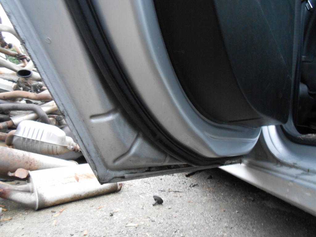 Peugeot 301 дверь левая задние код лакокрасочного покрытия ezr Киев