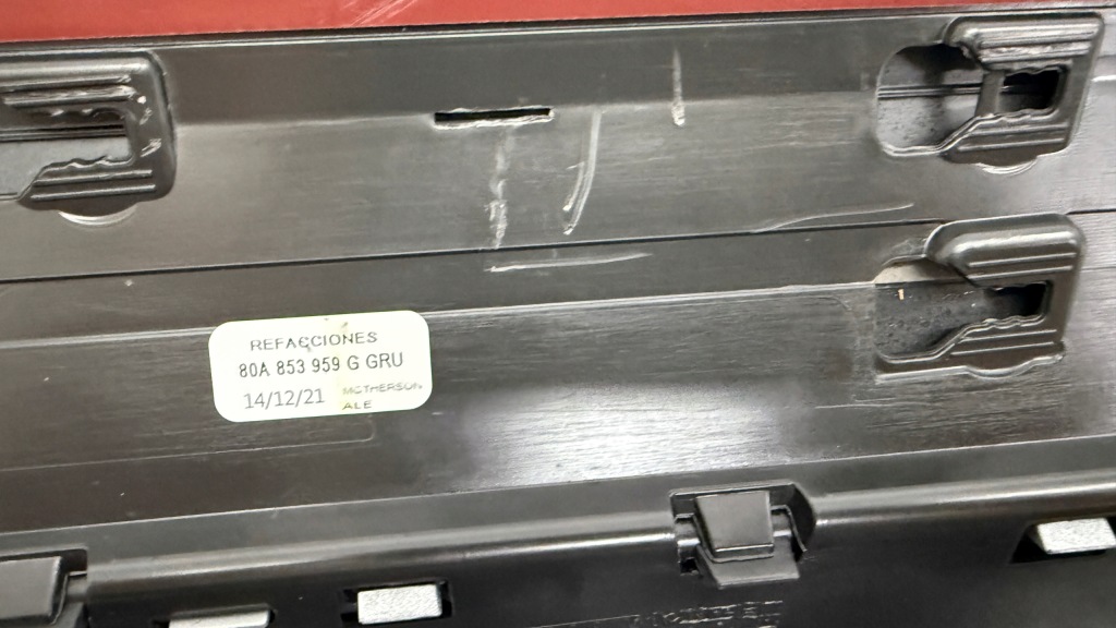 Audi q5 ii 80a молдинг двері передня ліва 80a853959g Доставка