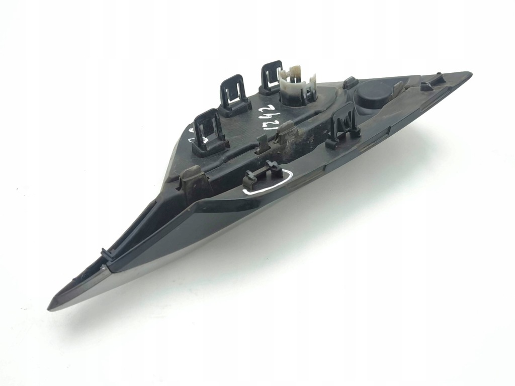 Купити Nissan qashqai 2018 права сторона решітка нижня бампера передній