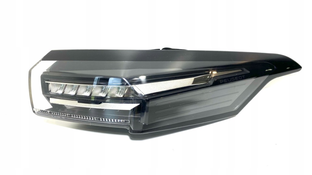 фото №1, Лампа задняя peugeot 308 iii gt 9835299280 правая