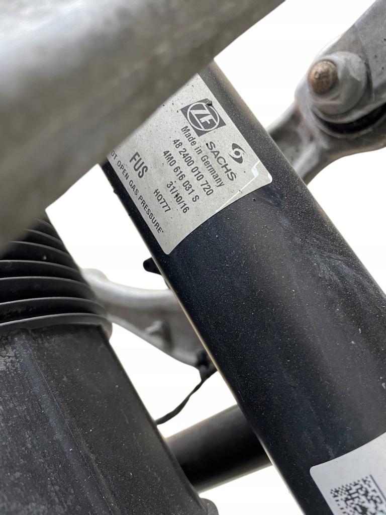 Підвіска праве  задні поворотний кулак амортизатор привідний вал важелі audi q7 4m0 Доставка