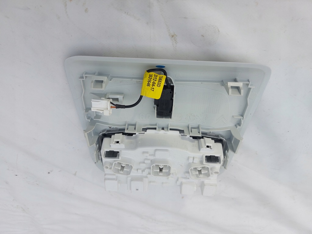 фото №4, Освещение лампа внутренняя peugeot 208