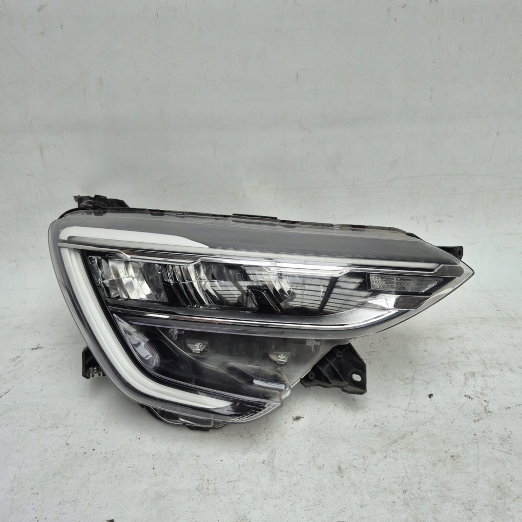 фото №1, Renault arkana 19- лампа правая перед передняя full led 260107780r