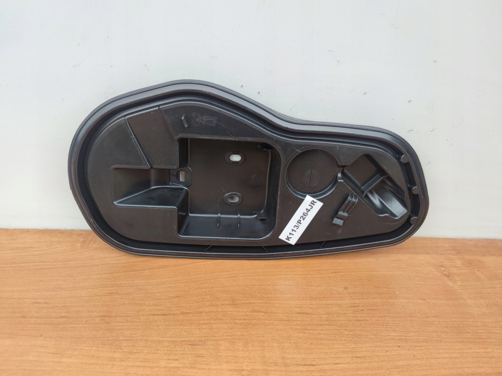 фото №1, Superb iii 3 заглушка дверь правый задняя кронштейн замка