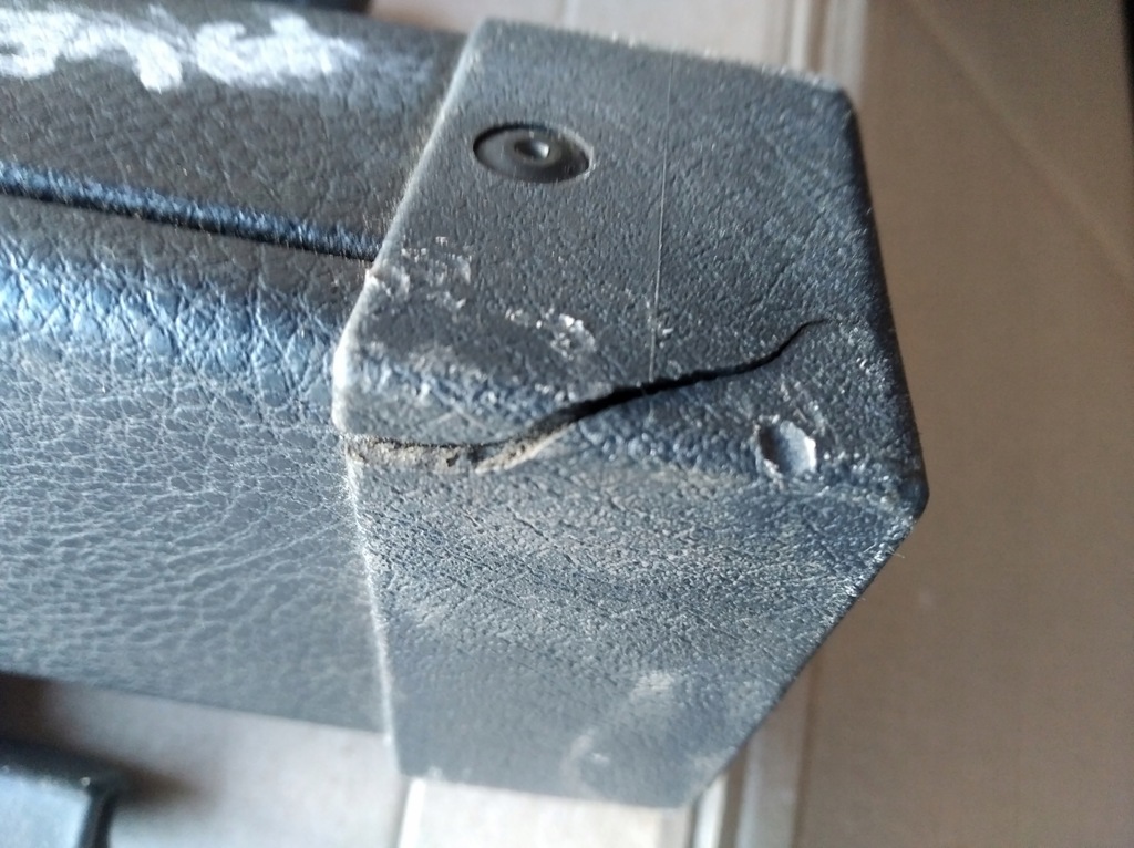 фото №5, Шторка задняя багажника toyota avensis t22