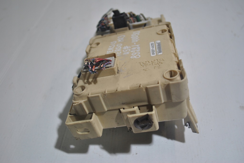 фото №7, Модуль коробка предохранителей toyota avensis verso 89221-44030