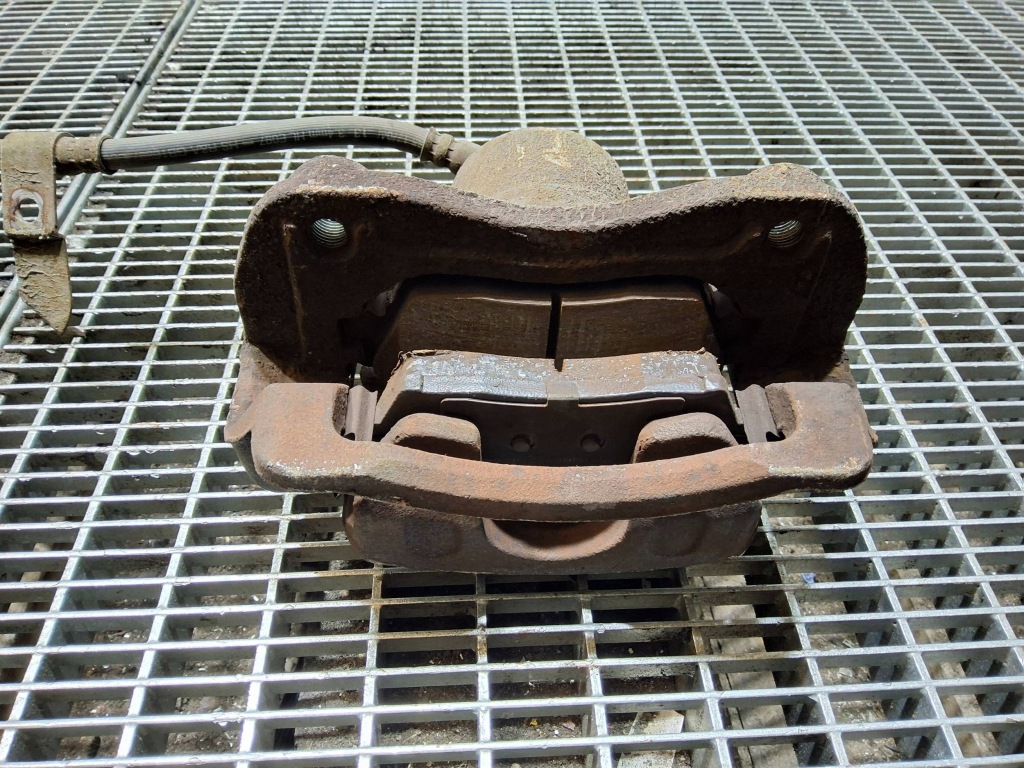 Супорт гальмівний передній перед сторона ліва ssangyong tivoli bc140257 Зі Шроту