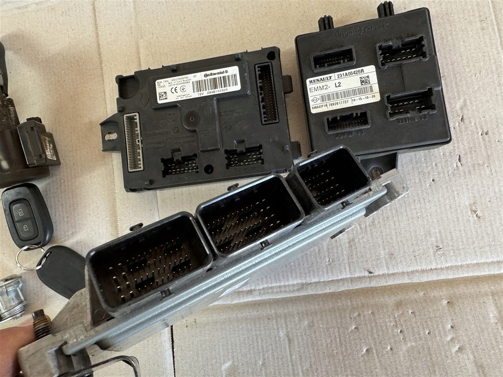 фото №8, Блок керування двигуна бортовий комп'ютер набір замок запалювання dacia spring 21-23