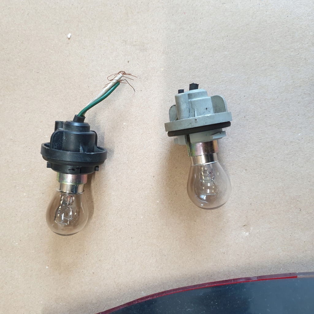 фото №14, Лампа правая задняя mazda 626 iv lb оригинальный номер eu комплектная