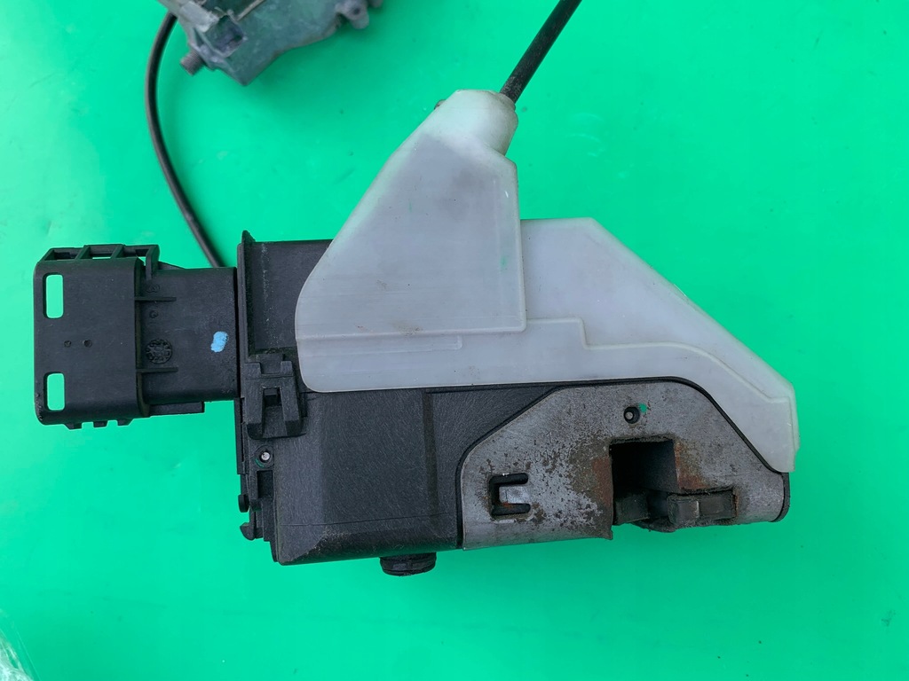 фото №8, Замок дверь правый передний peugeot 308 i t7 07- eu