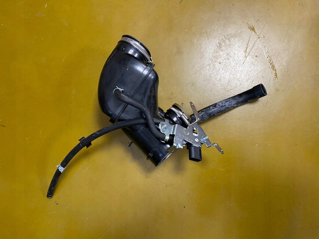 фото №1, Труба воздухозаборник воздуха кронштейн infiniti q30 2.2 d