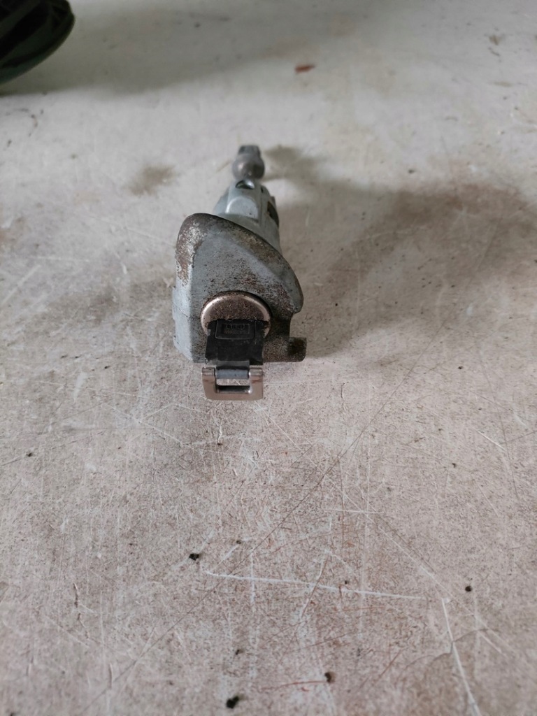 фото №1, Vw passat b7 kombi вкладка замка лівий перед