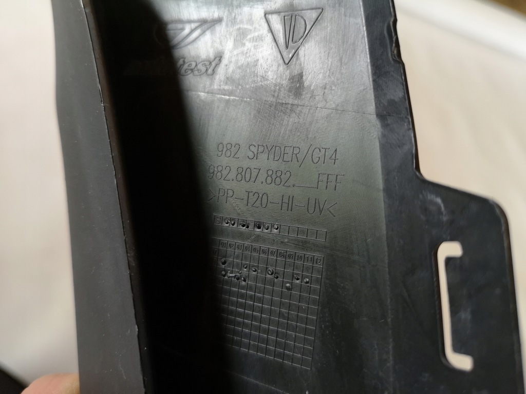 фото №6, Porsche gt4 982- молдинг решётка бампера левая