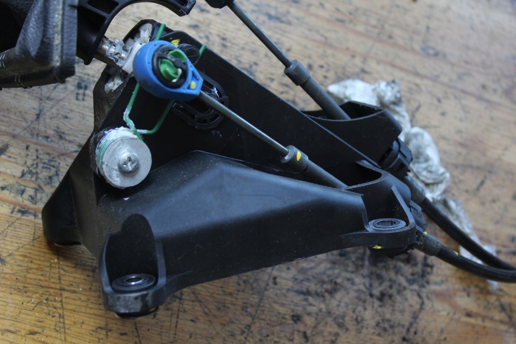 Троси перемикання передач toyota corolla verso 2 2.2 d4d d-cat Оригінал