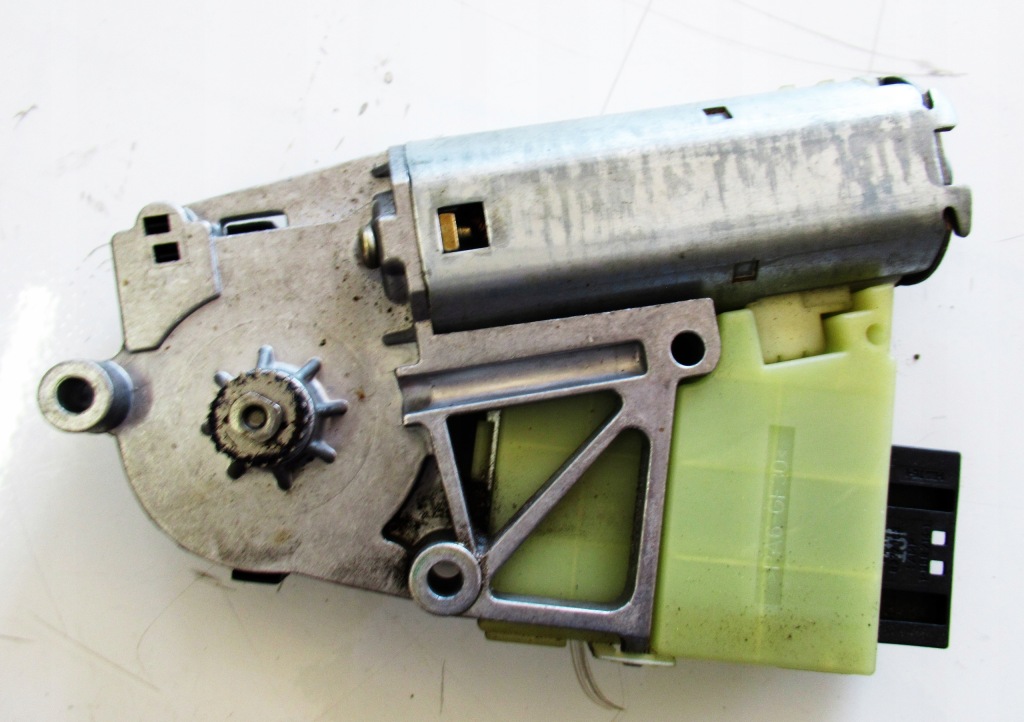 фото №1, Bmw e65 моторчик люк 7018903