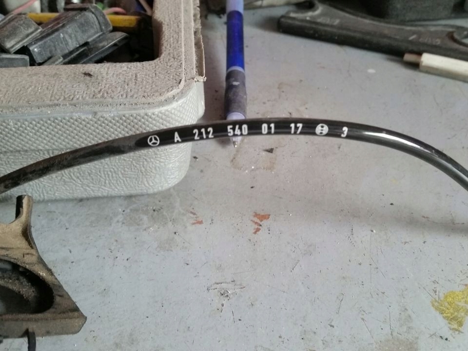 Mercedes w218 датчик abs a2125402117 a2125401705 с Разборки