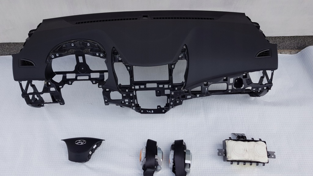 фото №1, Приборная панель приборная панель консоль hyundai i30 ii подушка безопасности ремни