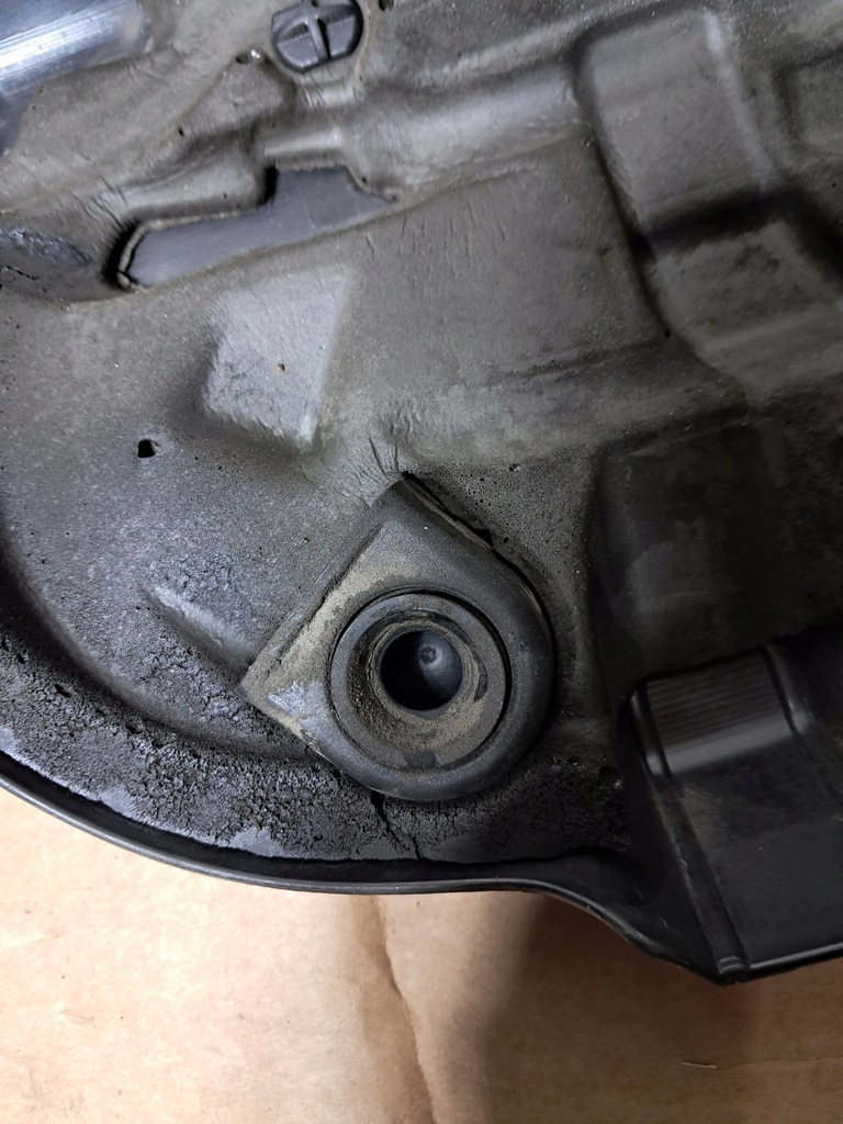 фото №11, Audi a3 8v 2.0 tdi захист кришка двигуна верхній 04l103925a