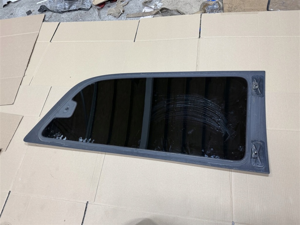 Стекло откидная левый задний  задняя long 04-14r mercedes viano vito w639 639 рестайлинг Недорого