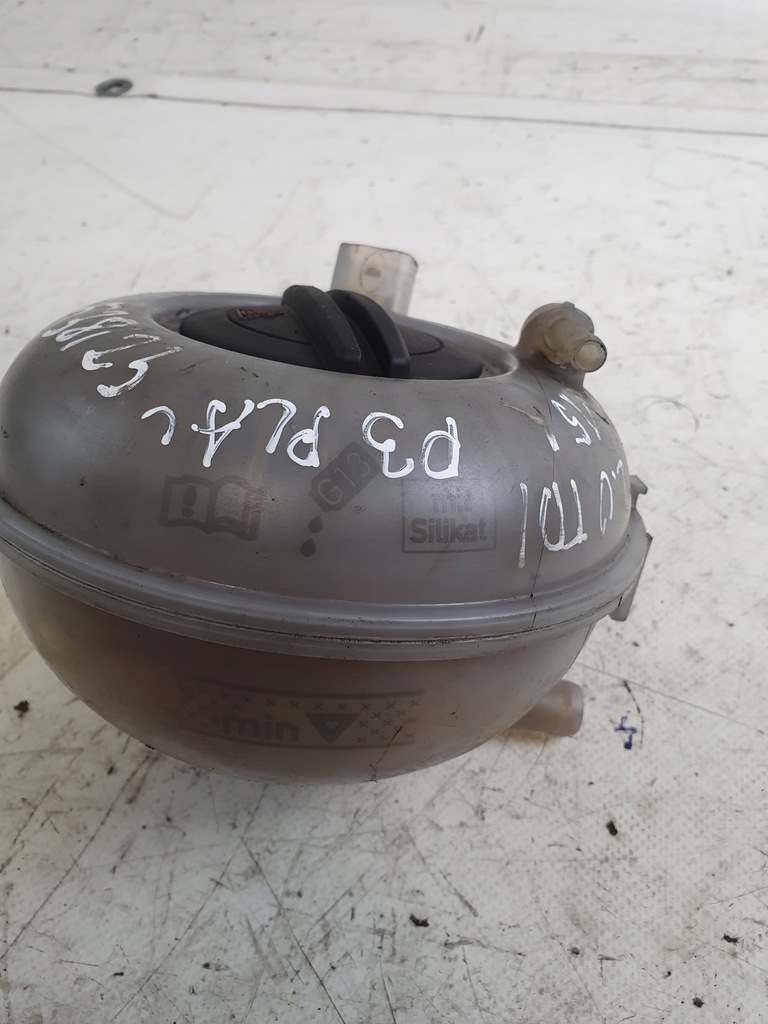 фото №10, Бачок расширительный оригинальный номер 5q0121407g volkswagen passat b8 2.0tdi 15r.