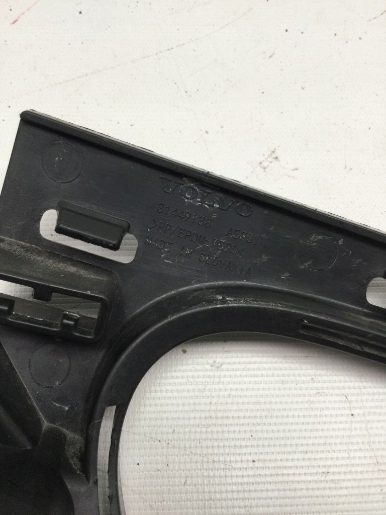 Кронштейн глушника задній сторона ліва volvo xc60 31449138 в Україні