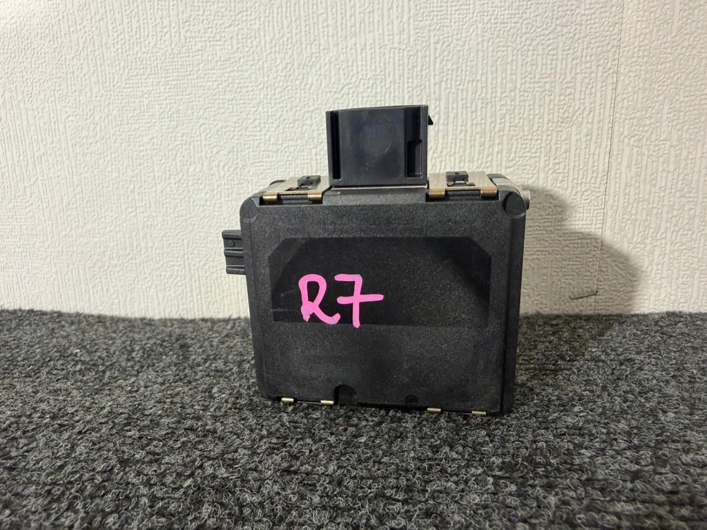 фото №1, Porsche macan 95b 95b907566b радар ассистент поперечина движения легальный